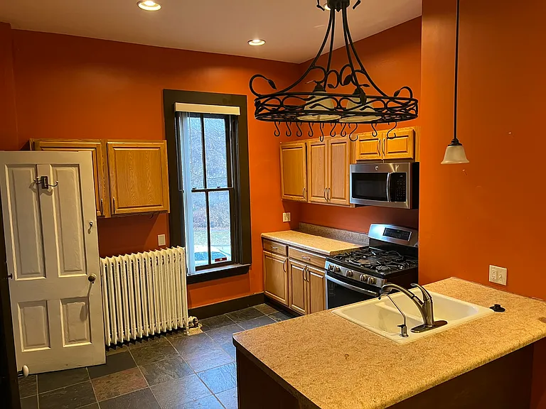 721 W 7th St — Photo 14