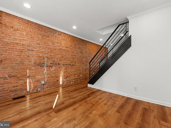 3rd image of 149 Pierce St