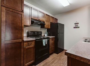 1950 S 34th St #111, Grand Forks, ND 58201