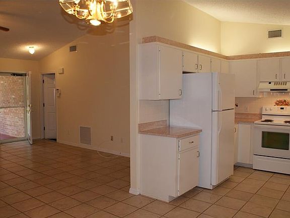 5th image of 1190 W Voorhis Ave
