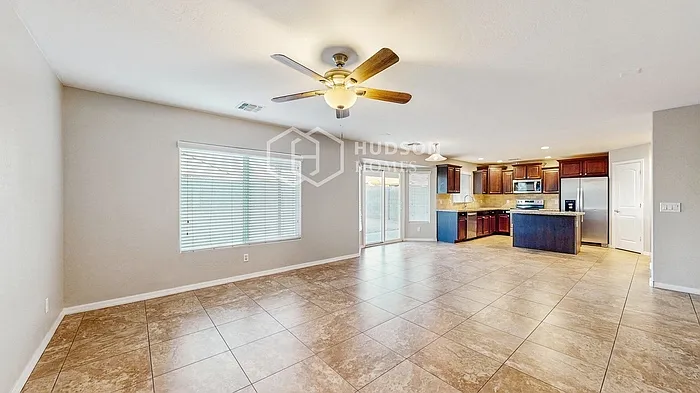 5805 S 27th Ln — Photo 7