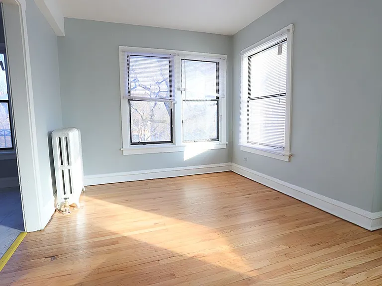 4600 Beacon — Photo 16