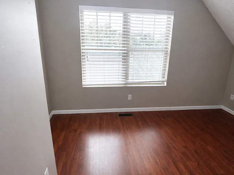 Eagle Crossing Apartments — Photo 9