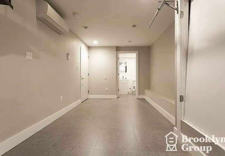 66 Pulaski St #2 — Photo 10