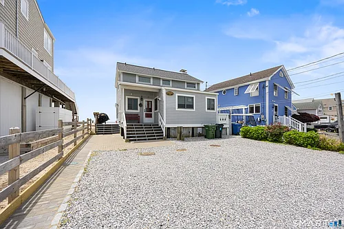 33 Beach Rd W Photo 1