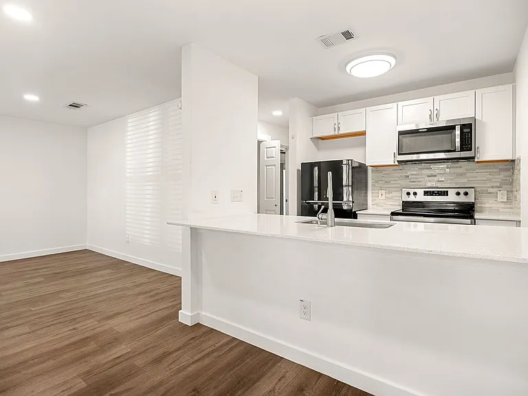 6409 Burns St #106 — Photo 6