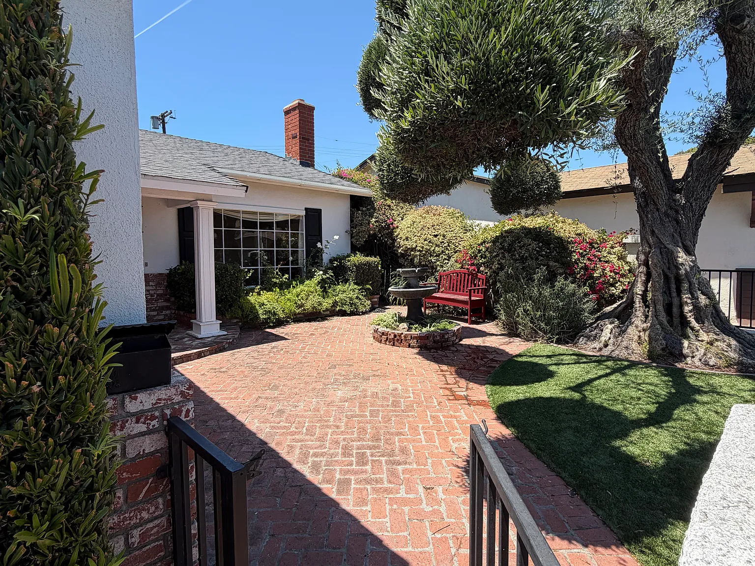 4 bed, 1796 sqft, $4,800 — Photo 2