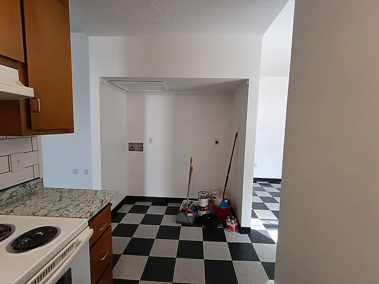 138 Laurel Hill Ave #2 — Photo 32