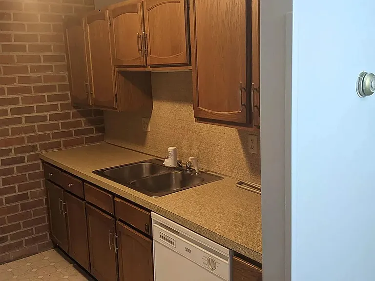 910 Rhue Haus Ln #B — Photo 1