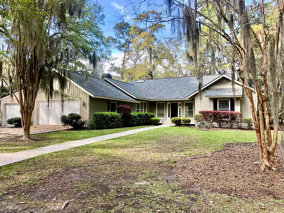 7 Hardwicke Ln