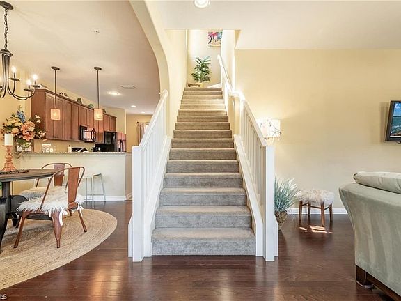 5th image of 8760 Melosia St APT 8004