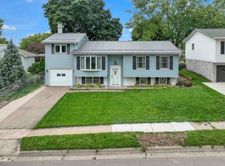 2155 Saint John Dr, Dubuque, IA 52002