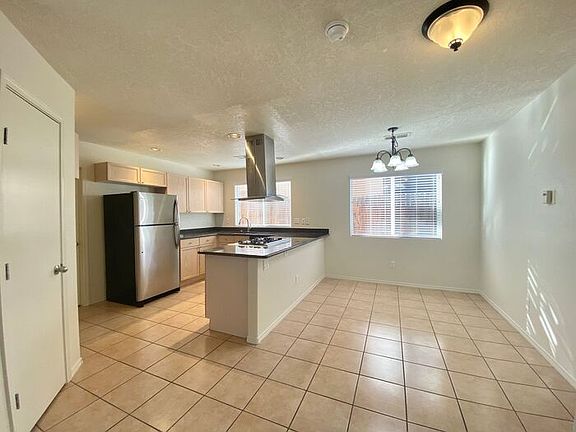 5th image of 8923 Olivine St NE