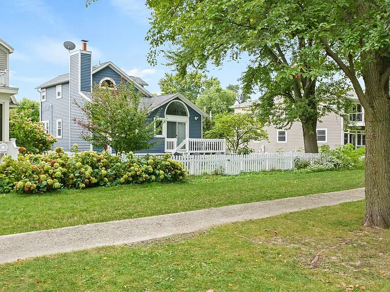 Harbor Ct — Photo 43