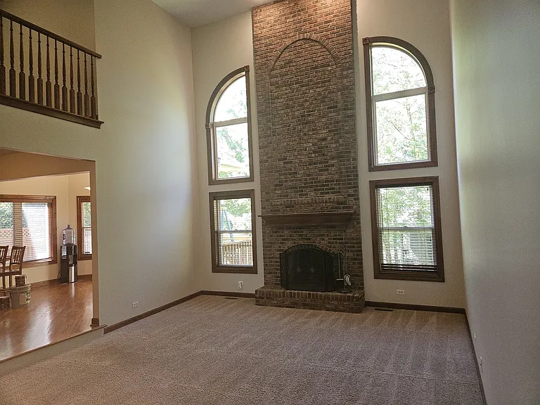 733 Woodbury Ct — Photo 9