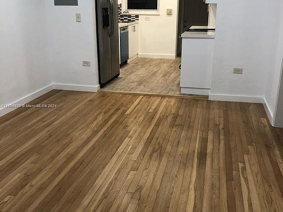 3rd image of 841 NE 119th St