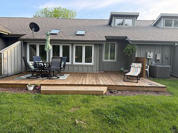 4th image of 27 Shadowbrook Dr