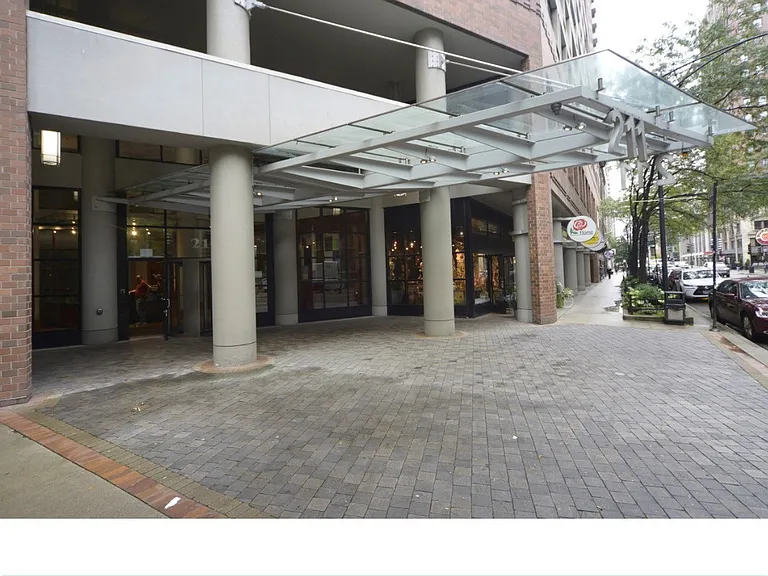 211 E Ohio St #1021 — Photo 2