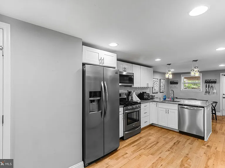 601 S Rose St — Photo 8