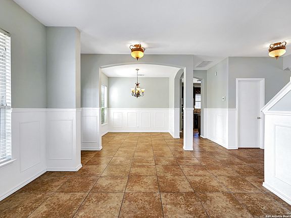 3rd image of 5831 MIDCROWN DR