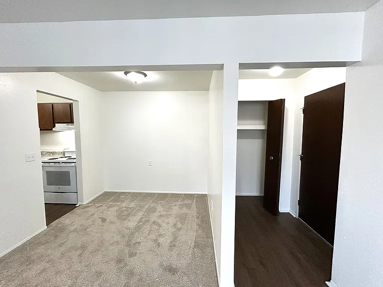 Windsor Place Apartments — Photo 140