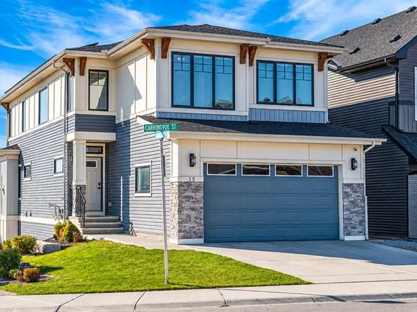 35 E Carringvue St NW, Calgary, AB T3P 1L7