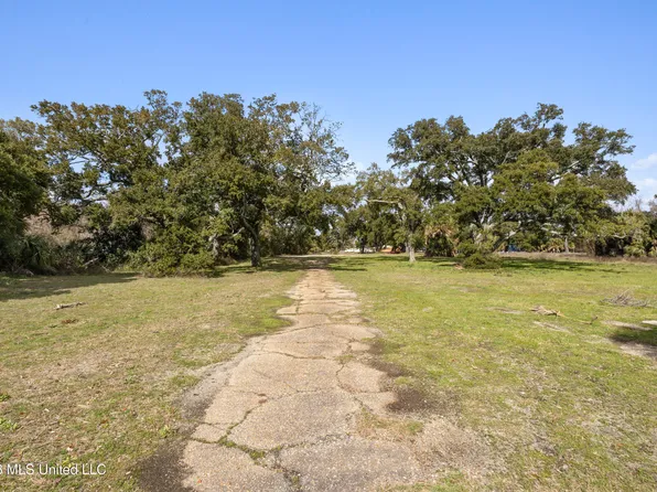 30 E Beach Blvd, Gulfport, MS 39507
