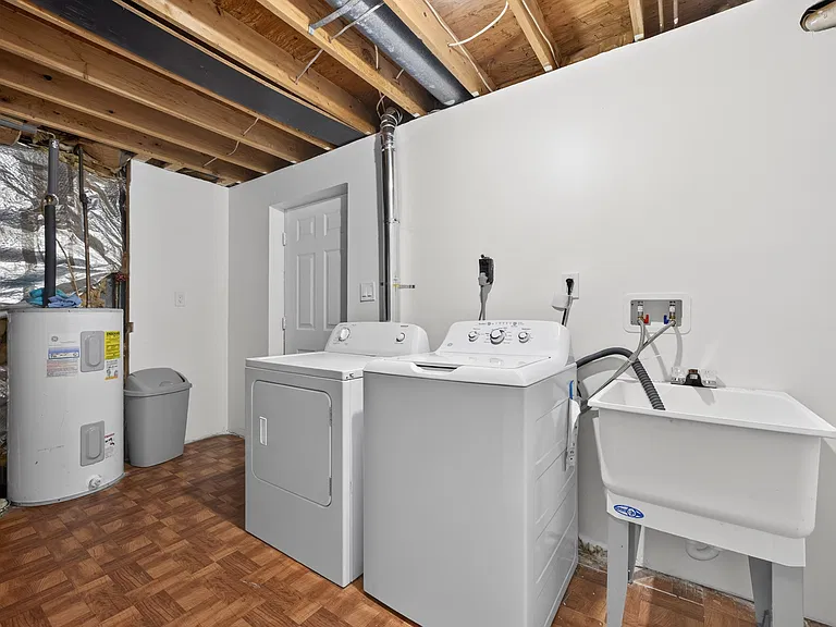 322 Howard Ave — Photo 20