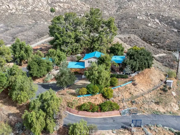 451 Two Trees Rd, Riverside, CA 92507