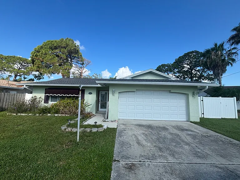 6060 Denver St NE — Photo 1
