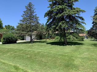 N50W16106 Maple Crest Ln, Menomonee Falls, WI 53051