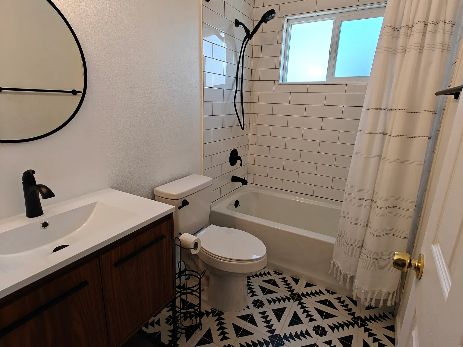 4 bed, 1340 sqft, $3,100 — Photo 2