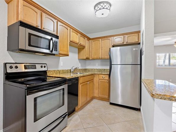 916 NE 17th St APT 3