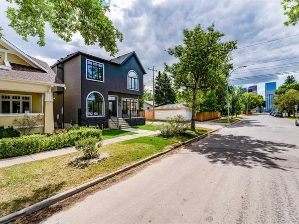 812 W 1st St NW, Calgary, AB T2M 2R7