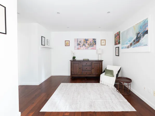 340 West 55th Street image 3 of 10