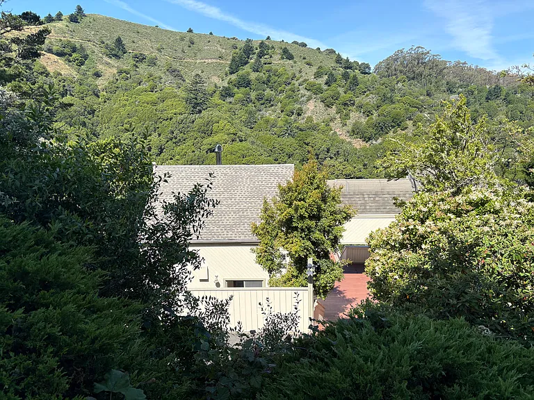858 Marin Dr — Photo 3