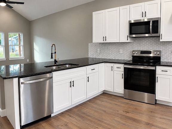 4th image of 907 Travis Ave