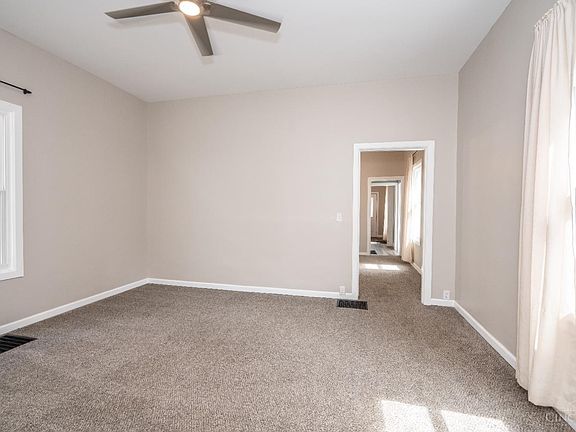 4th image of 4813 Winter St