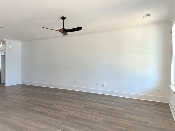 5th image of 137 Lumpkin St