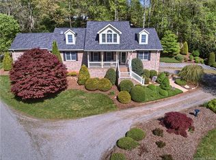 290 Bee Ridge Rd, Asheville, NC 28803