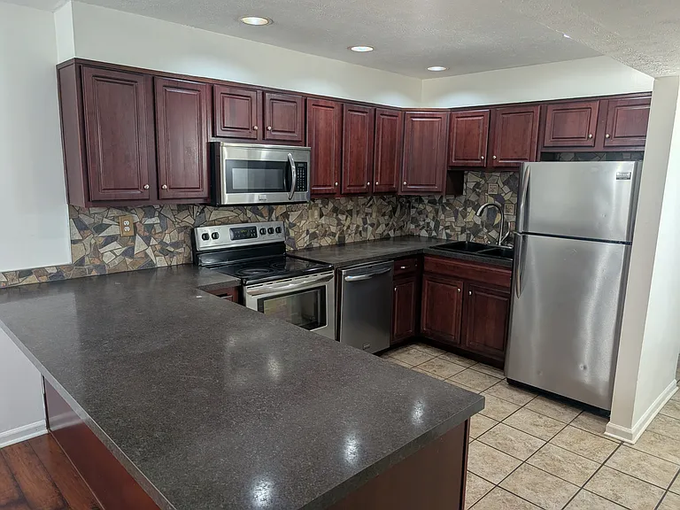 4304 Wisteria Landing Cir — Photo 3
