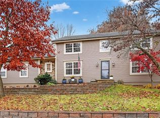 90 Beach Dr, Lake Tapawingo, MO 64015