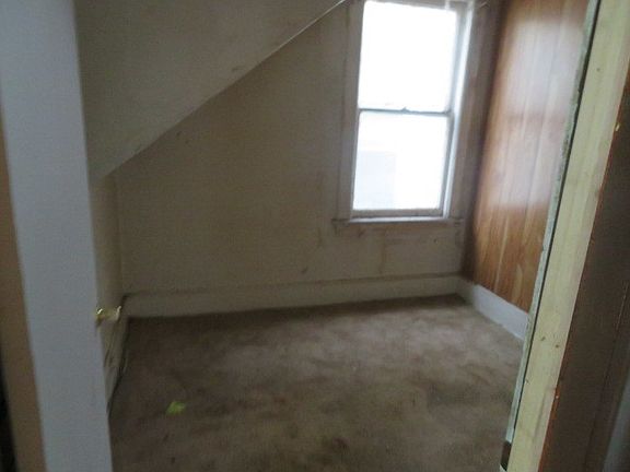 3rd image of 4928 W Erie St
