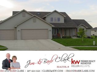 552 Lake Crest Ln NW, Rochester, MN 55901