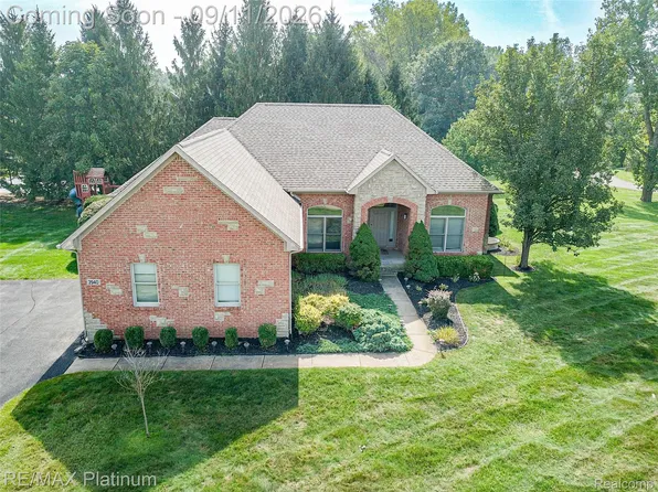2940 Dana Pointe Dr, Pinckney, MI 48169