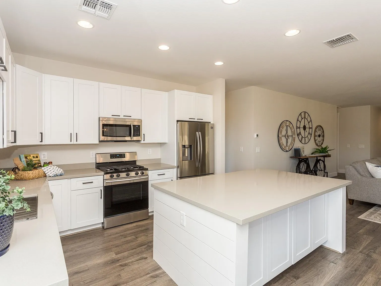 4 bed, 1746 sqft, $2,650 — Photo 3