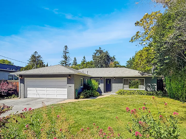 950 Olive St — Photo 1