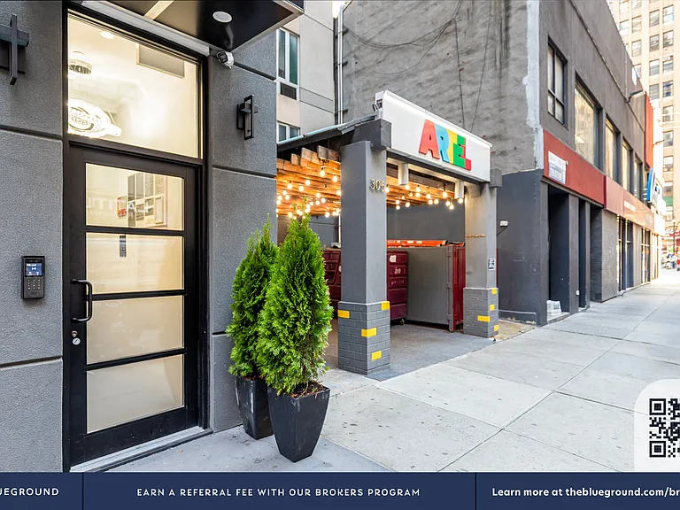 307 W 39th St #2B — Photo 14