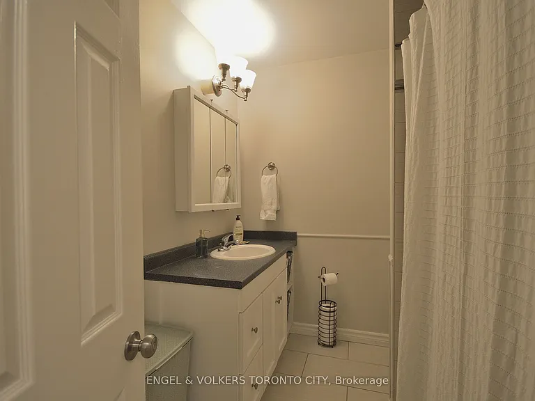 158 Cherrywood Dr #UPPER — Photo 16