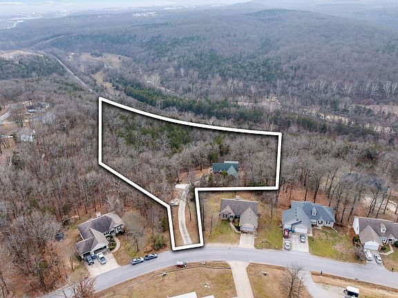 3rd image of 370 Tall Oaks Drive